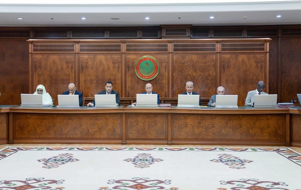 مجلس الوزراء يجري تغييرات في قطاعات الاقتصاد والمالية والتربية