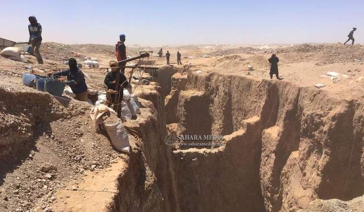 البحث عن أربعة منقبين علقوا داخل مجهر للذهب شمال البلاد